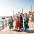 Фото по теме: Особенности дресс-кода для женщин туристов при прогулках по Шардже