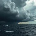 Фото по теме: Как определить начало шторма на море по визуальным признакам и облакам